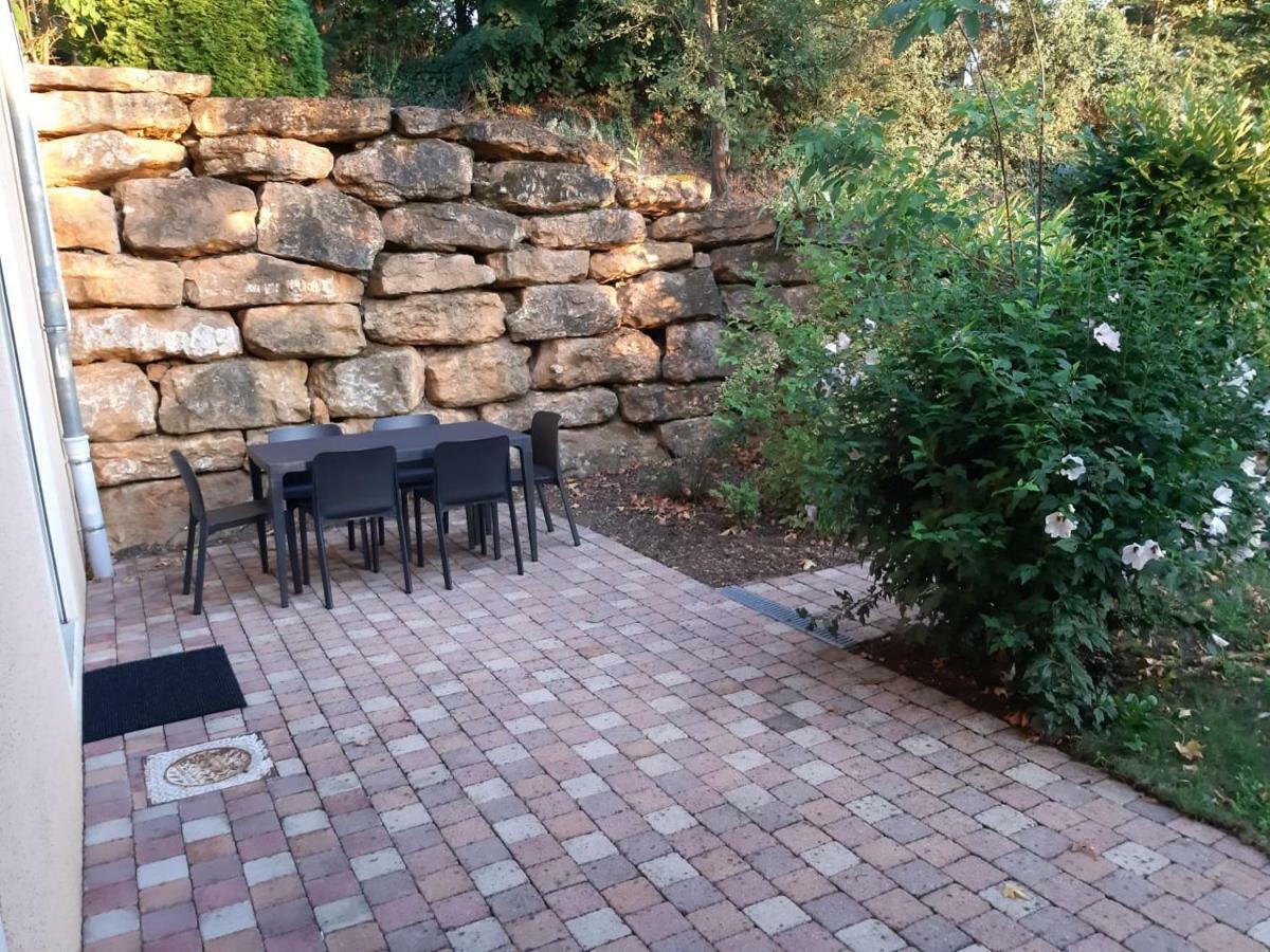 Appartement Dans Propriete Calme En Pleine Nature Charbonnieres-les-Bains Exterior photo
